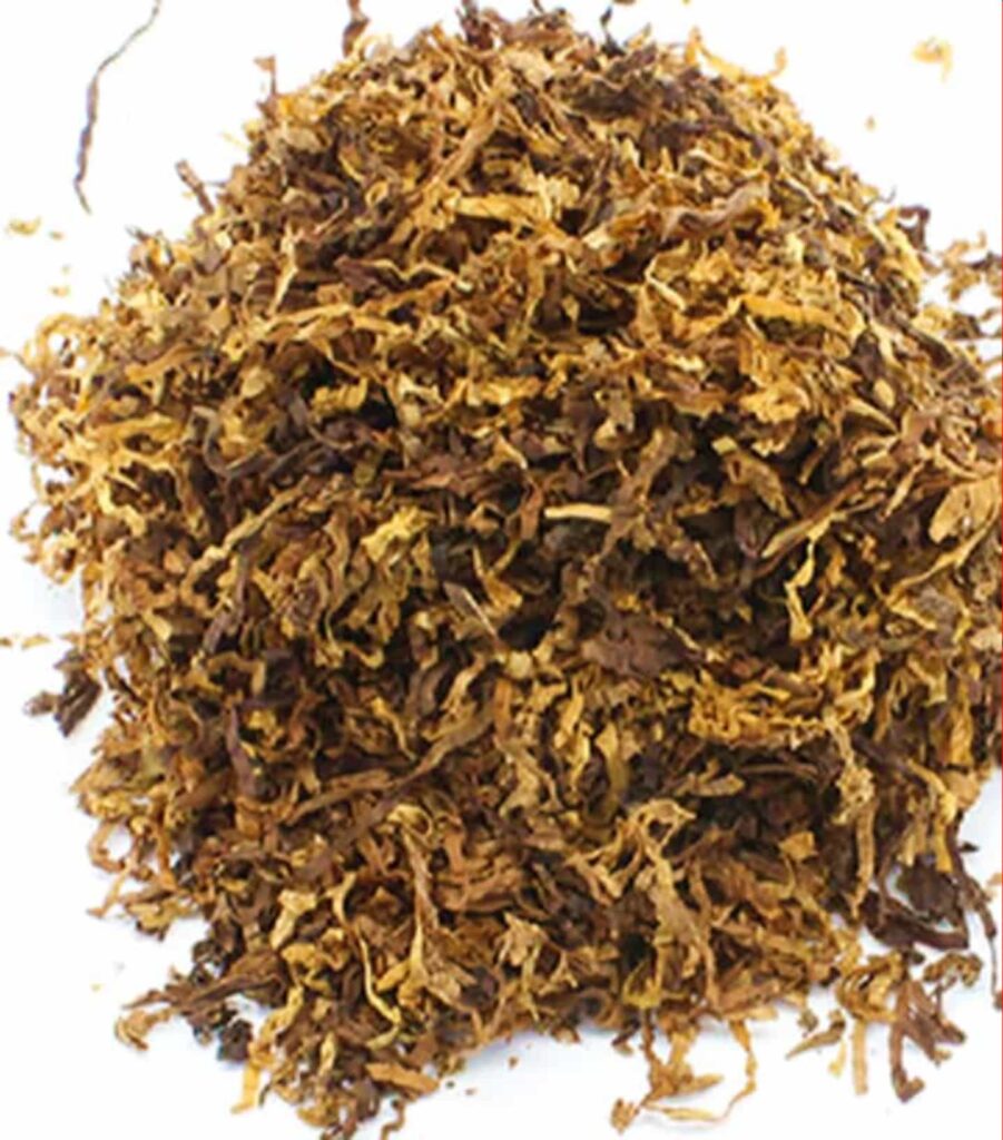 Крупный план различных видов резаного табака для наполнителя